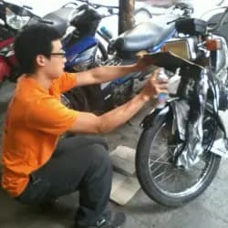 repair at Phung Motorbikes